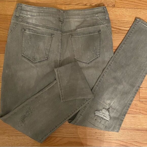 Chicos Platinum Jeggings Gray Distressed Rhinestone Jeans Size 0/US 4 - Picture 6 of 10